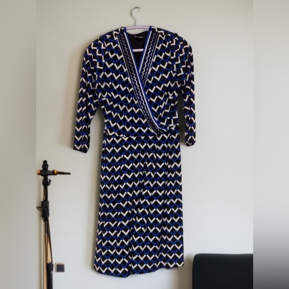 Roz & Ali Faux Wrap Dress Blue Geometric Print Size Medium - Picture 6 of 6